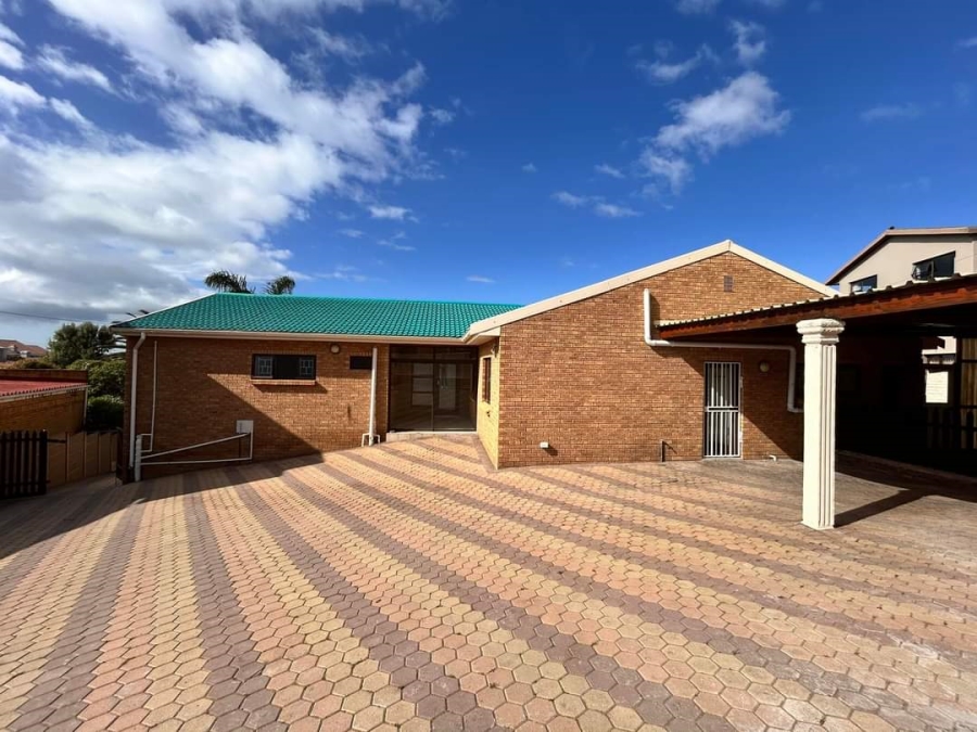 7 Bedroom Property for Sale in Bayview Western Cape